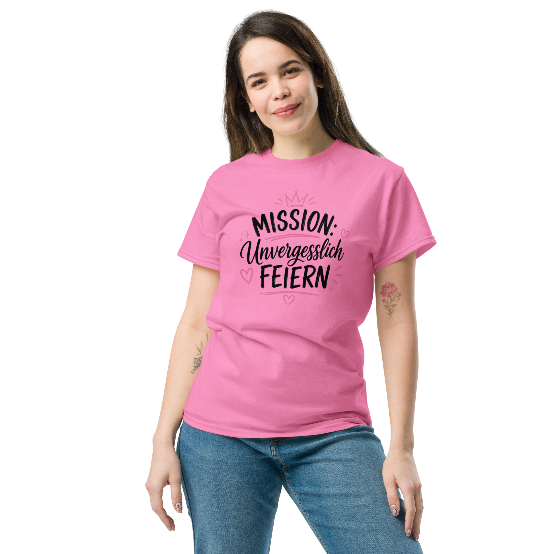 Pinkes personalisiertes JGA Braut T-Shirt „Mission: Braut glücklich machen“ aus 100 % Baumwolle.