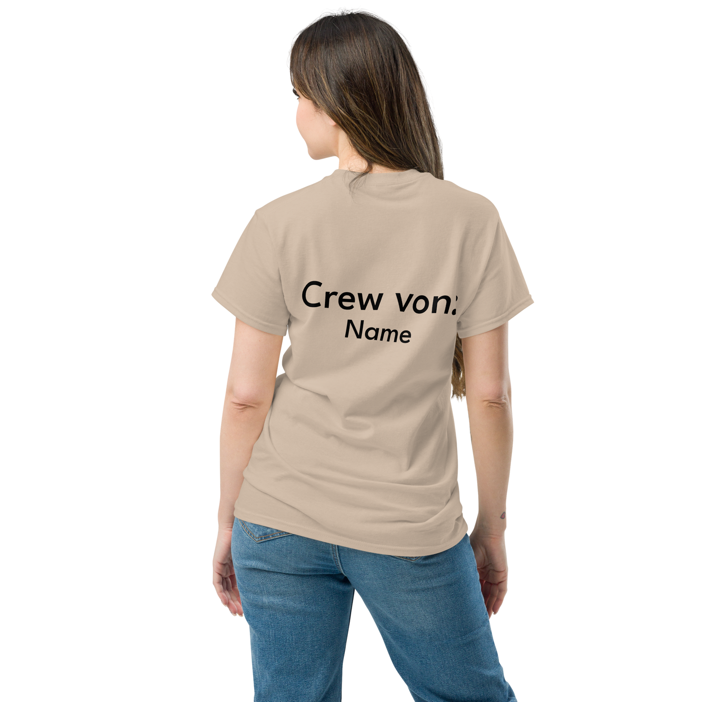 Sandfarbiges personalisiertes JGA Braut T-Shirt Rückenansicht „Crew von: Name“ aus 100 % Baumwolle.