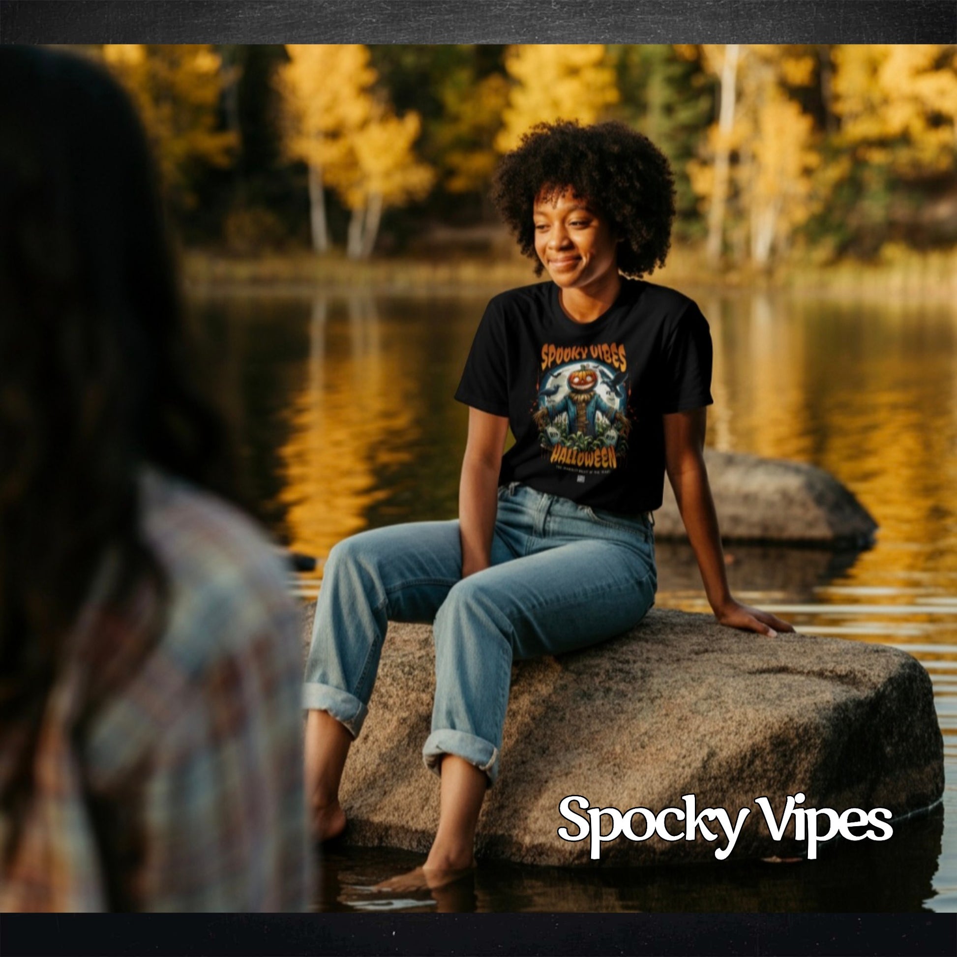 Halloween T-Shirt selbst gestalten – Motiv Spooky Vibes mit Kürbismann und Eulen – Lifestyle Foto