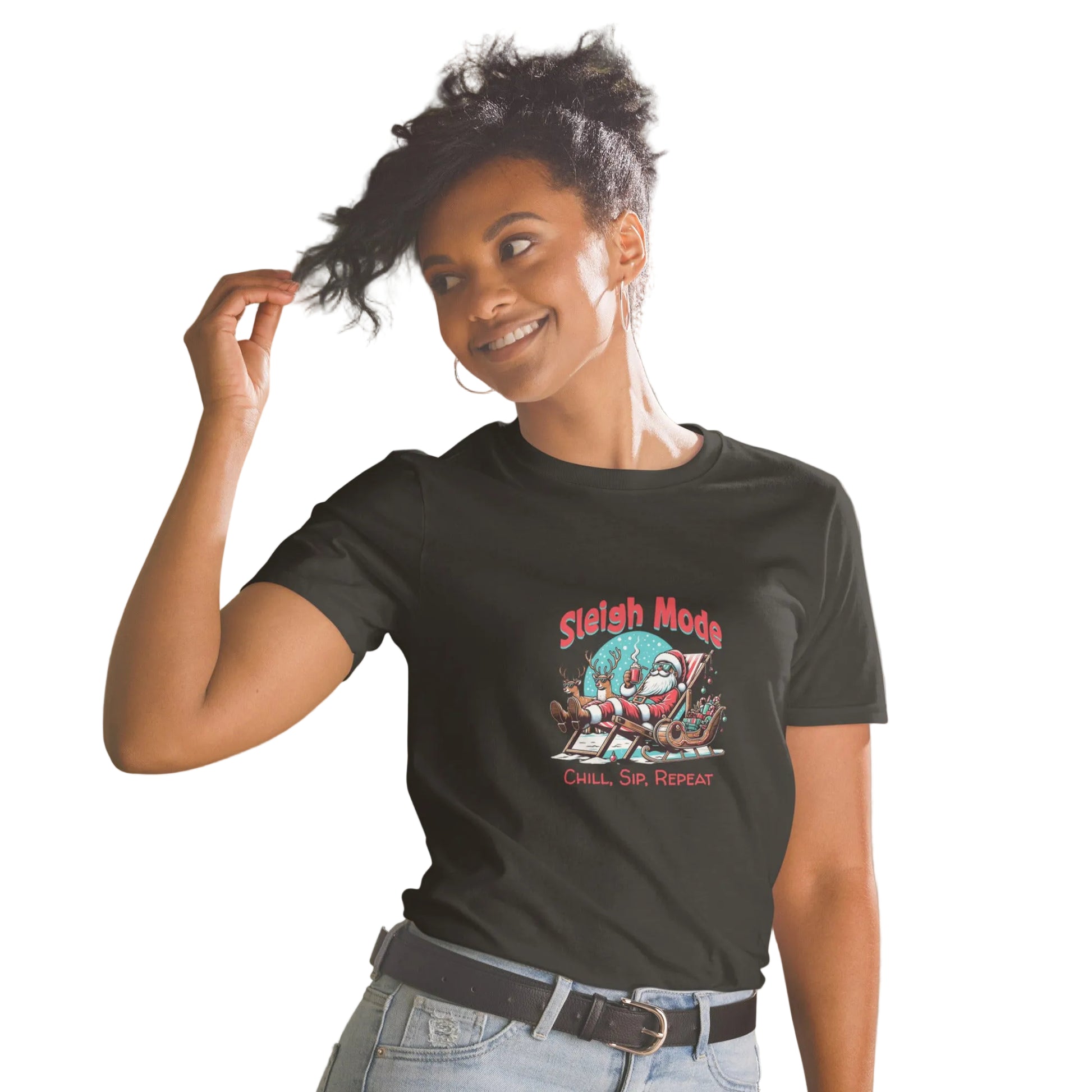 „Sleigh Mode – Chill, Sip, Repeat" Weihnachts-T-Shirt in Schwarz mit relaxendem Weihnachtsmann-Print – Sabiswelt