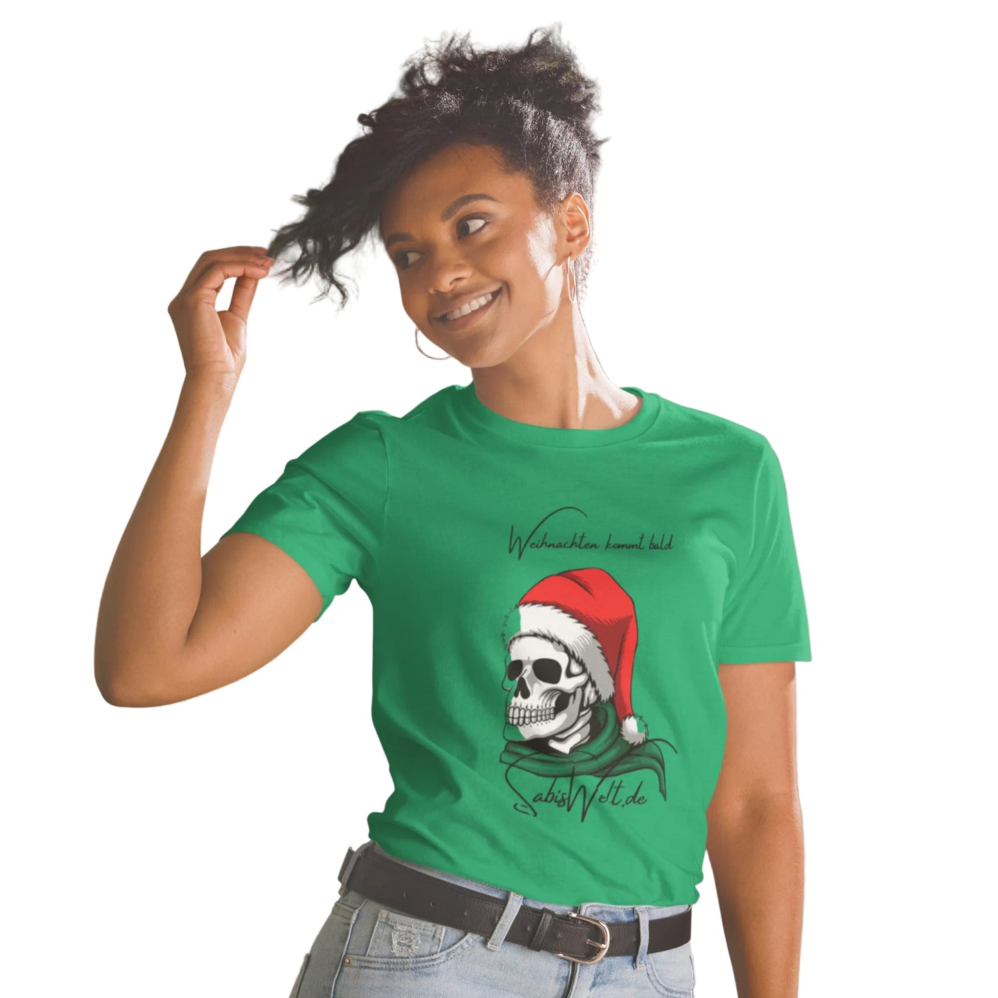 Grünes Unisex T-Shirt mit Totenkopf und Weihnachtsmütze Print – Gothic Weihnachtsshirt | Sabiswelt