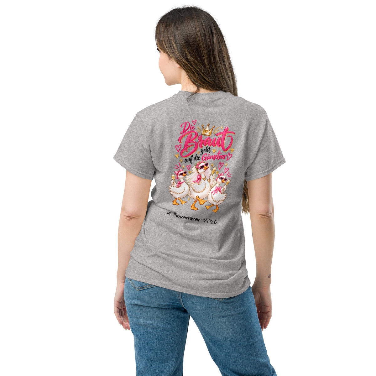 Graues JGA Braut T-Shirt mit Gänsetour-Rückenmotiv, drei feiernden Gänsen und Wunschdatum
